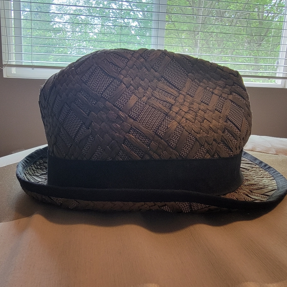 Cute hat perfect for travel.